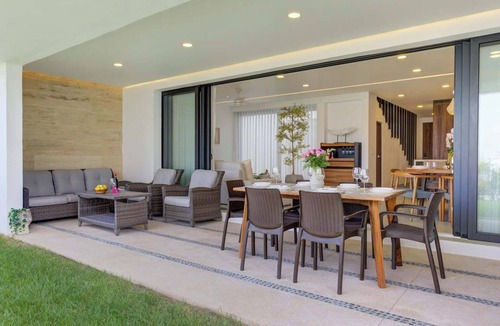 Flamingos House | Vista Natura: Luxury Home Near the Beach