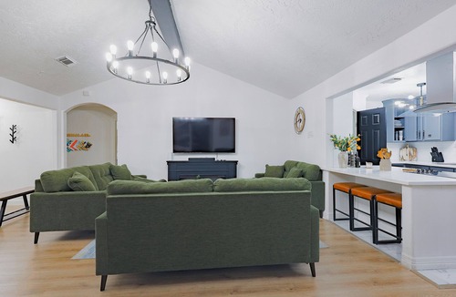 Clodine House | Vista verde villas 4BRs pool/gameroom/gym/southwest/houston