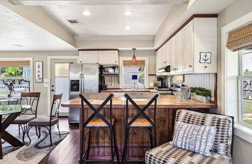 Aransas Pass House | Wahini Wave