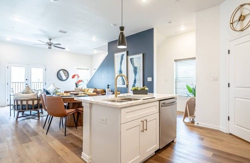 Arlington House | Walk to AT&T Stadium | Priv Rooftop + Free Parking