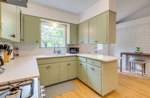 Hancock Apartment | Walk to Campus: Creekside Austin Duplex!
