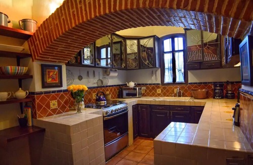 Antigua Guatemala Villa | Walk to downtown Beautifull villa. Gated neighborhood. Fast internet. Purified .