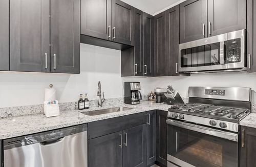 Dillon Hotel | Walk to Lake Dillon & Amphitheater - Heated Garage & Elevator - Sleeps 6