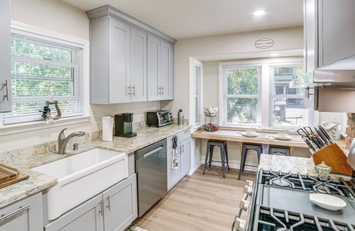 Willits House | Walk to Main St! Quiet Mendocino County Retreat