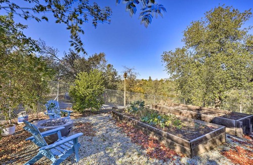 Happy Valley House | Warm Anderson Abode with Furnished Porch and Deck