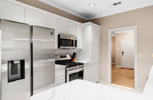 Forney House | Warm & Spacious 4BR/3BA/4TV Home – Newly Renovated