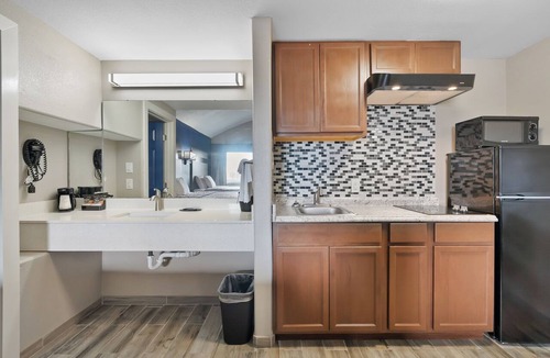 Rockport Hotel | Water view, kitchen, stroll to beach, marina+