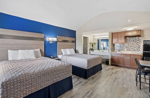 Rockport Hotel | Water view, kitchen, stroll to beach, marina+
