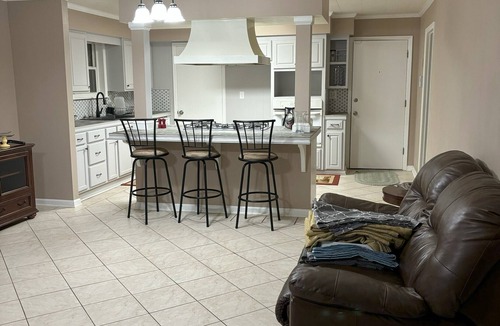 Monroe House | Waterfront 5 bedroom Getaway