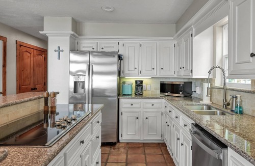 Walden on Lake Conroe House | Waterfront | 5BR | Balcony Views | Swim & Fish | Ping Pong & Games | Lake Conroe