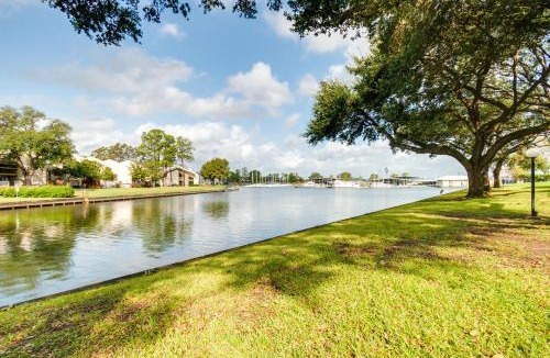 Walden on Lake Conroe House | Waterfront Condo on Lake Conroe w/Boat Launch!