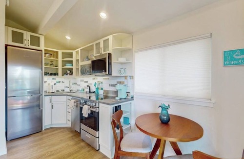 Allyn-Grapeview Apartment | Waterfront couples getaway with patio