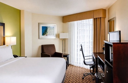 Central City Hotel | Waterfront Getaway with Pool | 0.5 Mi to Water Street Restaurants & Nightlife