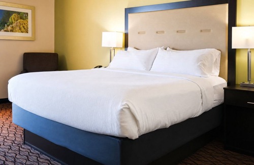 Central City Hotel | Waterfront Getaway with Pool | 0.5 Mi to Water Street Restaurants & Nightlife