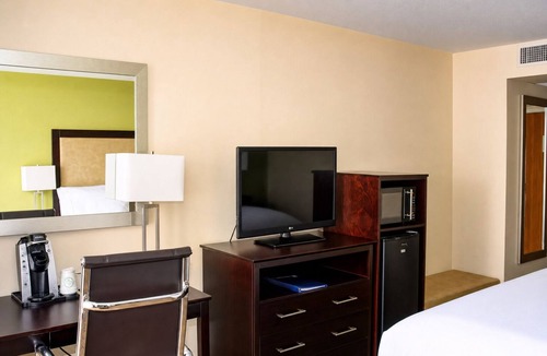 Central City Hotel | Waterfront Getaway with Pool | 0.5 Mi to Water Street Restaurants & Nightlife