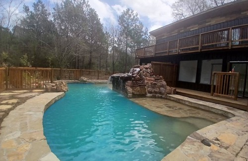 Plantersville Apartment | Waterfront Getaway near Houston – Kayak & Fishing