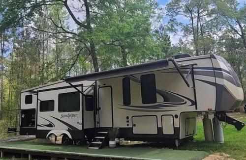 Lufkin House | Waterfront Glamping