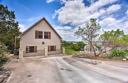 Granbury Cottage | Waterfront Home w/Boat Dock on Lake Granbury!