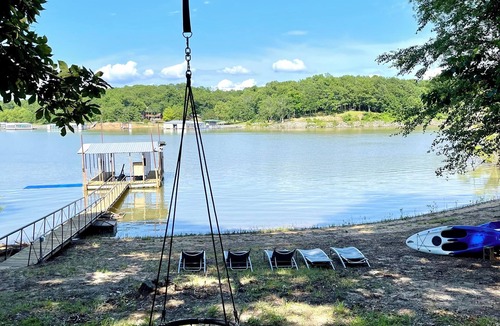 Hoyt House | 🔥WATERFRONT* KAYAKS* PRIVATE DOCK* POOL TABLE* HOT TUB* LAKE EUFAULA🔥