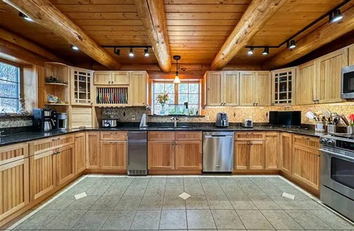 Denmark House | WATERFRONT ON PERLEY POND