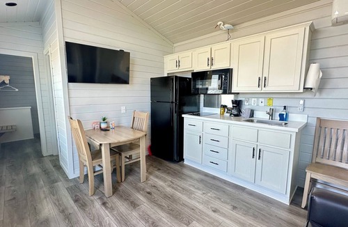 Gilchrist House | Waterfront on the Bay*Close to Beach*Brand New!