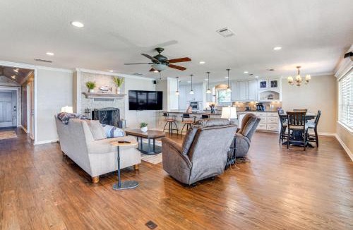Kemp House | Waterfront Retreat w/Dock on Cedar Creek Lake!