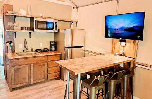 Sutherland Springs Other | Waterfront Safari Cabin San Antonio, Texas