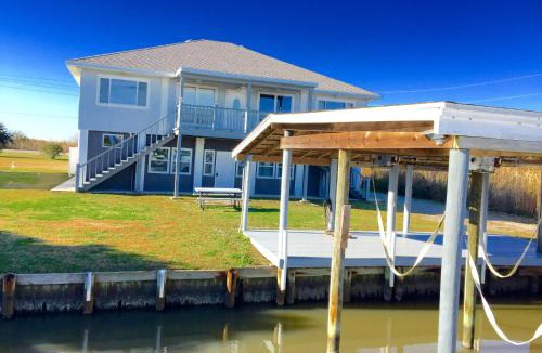 Slidell House | Waterfront Slidell Home w/Boat Dock & Canal View!