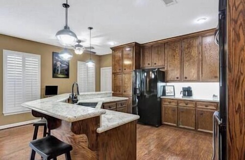 Brookshire House | Weekend Getaway - Country Oasis Pool, Hot Tub, Texas Longhorns & Event Venue
