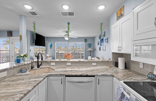 Port Isabel Cottage | Welcome to Cocktails & Dreams! A Serene Waterfront Retreat w/Direct Bay Access