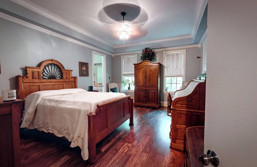 Elmo House | Welcoming and Spacious 5 Bedroom Home on 4.5 Acres
