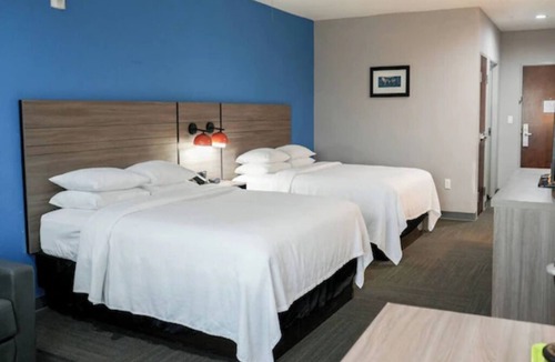 Port Aransas Hotel | Welcoming Retreat Ideal for Family Adventures Near Lydia Ann Lighthouse -2miles