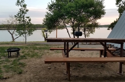 Cisco Cabin | West Coast style, Lakeside Cabin #2 @ Lake Cisco Rentals