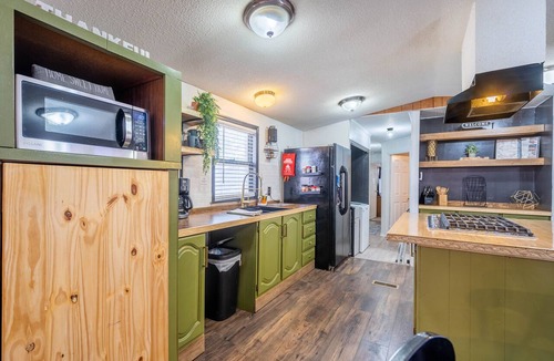 West Odessa House | Westside Gameyard - Pool Table+Fast WiFi+King Bed by LCH