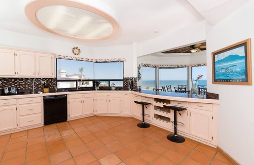 Las Conchas House | Whale of a Tale – Adults-Only Beachfront