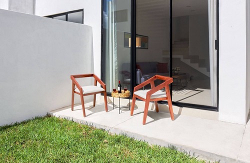 Merida Villa | White Stone by Fidalsa