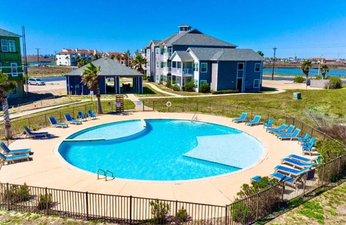Corpus Christi House | WhiteCap Beach, Pool, BBQ Sleeps 8