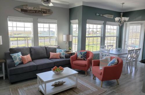 Corpus Christi House | WhiteCap Beach, Pool, BBQ Sleeps 8