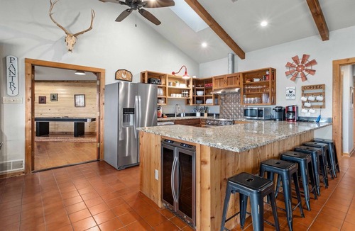 San Marcos House | Whitetail Oaks - Rustic Charm Meets Fun! Private Pool & Pickleball on 34 Acres