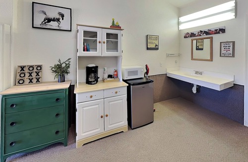 Alto Cabin | Wild Horses Cabinette: Studio + Mountain Views!