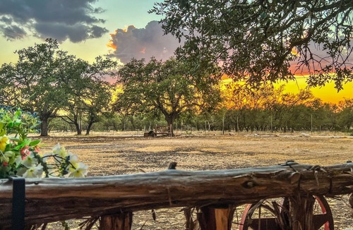 Mountain Home Cabin | Will Bill's Hideaway Cabin- Texas Hill Country Western-themed cabin for 6 in the woods near Kerrville & Fredericksburg