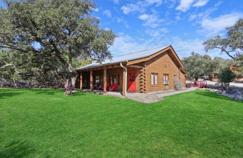 Wimberley Apartment | Wimberley Log Cabins Resort and Suites- Unit 4