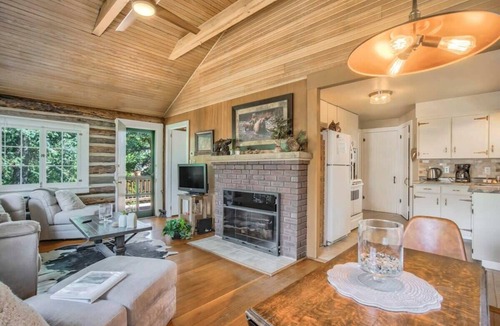Cascade-Chipita Park Cabin | Wine Gazebo Pikes Peak Mountain Log Cabin