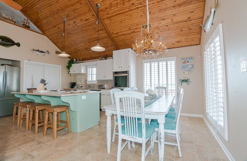 San Luis House | WINTER SPECIAL! Fishing off the dock and minutes to the beach!