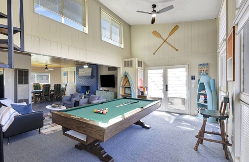 Lavon Cabin | Work Crew/Insurance-Ready Home Near Lavon & Wylie - ON THE WATER!