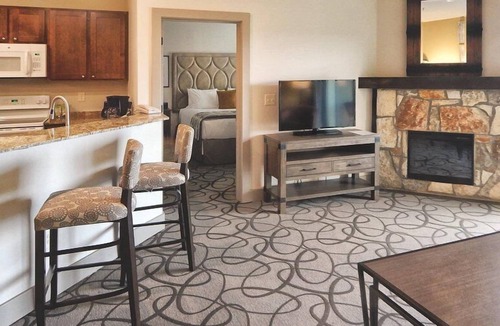 Ingram House | Worldmark Hunt- Stablewood Springs Resort 1BD