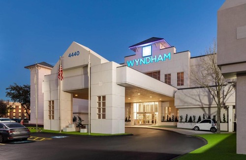 Irving Hotel | Wyndham DFW Airport