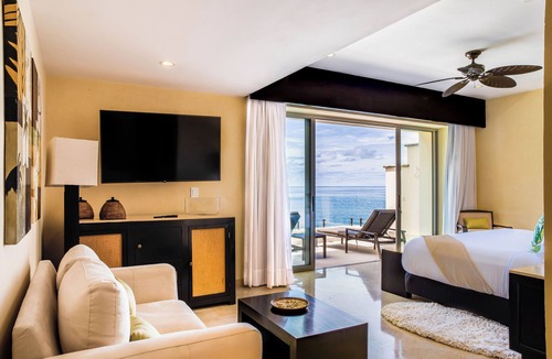 Amapas Resort | Xmas 12/19-26/2026 OCEANFRONT 3-bedroom PH w/wifi in 5 Star Resort in PV