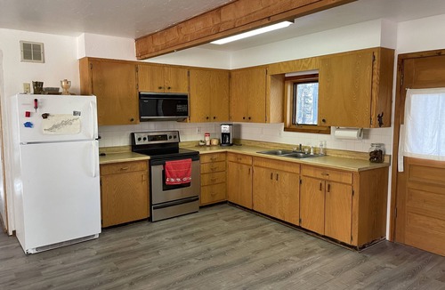 Cimarron Cabin | Year around peaceful adventure hideaway