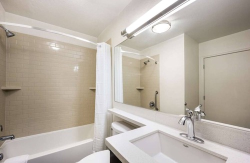 Nassau Bay Hotel | Your Adventure Awaits! Pet-Friendly Property Near NASA Johnson Space Center!